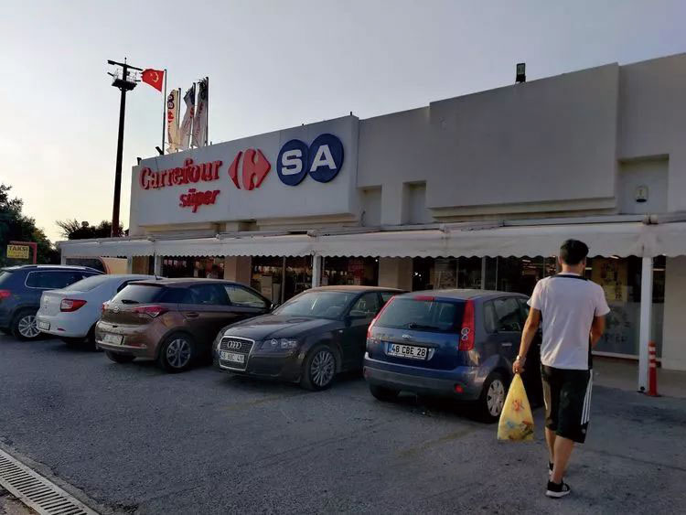 土耳其·伊兹密尔·卡瑞福超级市场